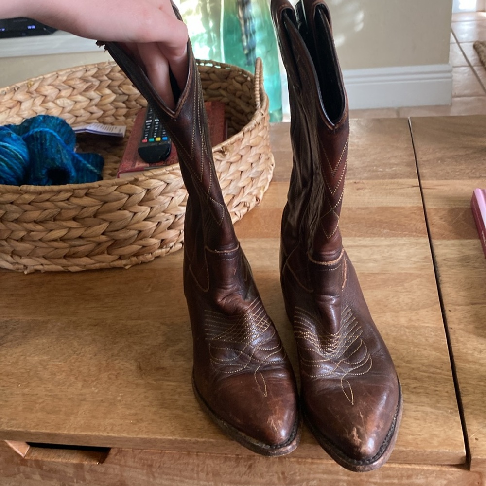 Frye Cowgirl Boots w Deco Stitching